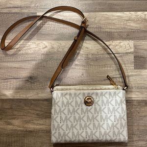 Michael Kors over the shoulder bag, lightly used!